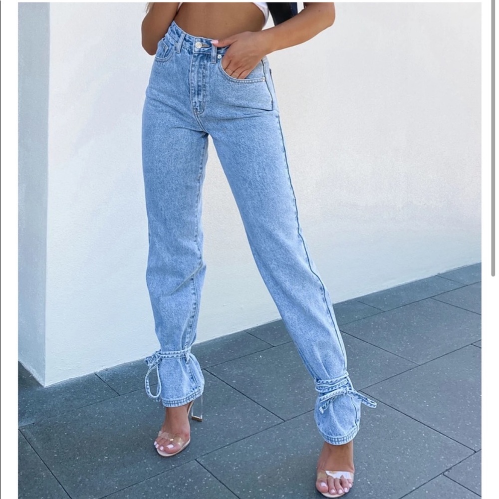 White fox hard to believe straight leg denim jeans NWT
